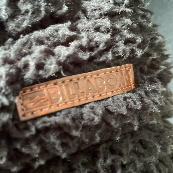 Fuzzy cuteness! SEXY cropped casual black Billabong sherpa jacket S <3 - Picture 3 of 7